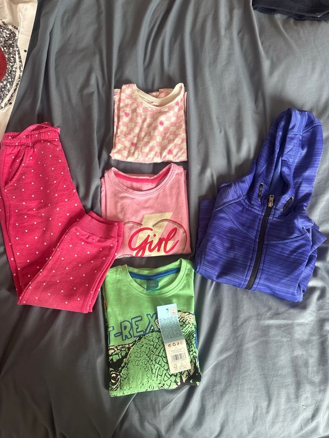 Lote mas de 20 prendas talla 5 y 6 años 