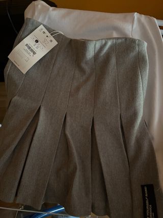 Falda nueva y camiseta 
