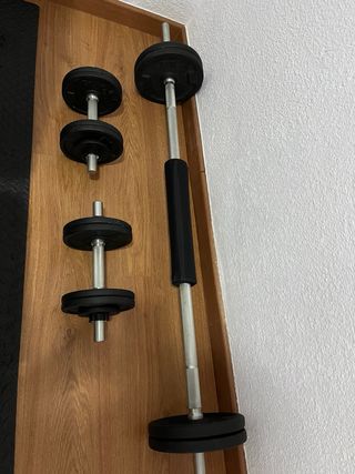 Gym en casa (pesas + tatami)