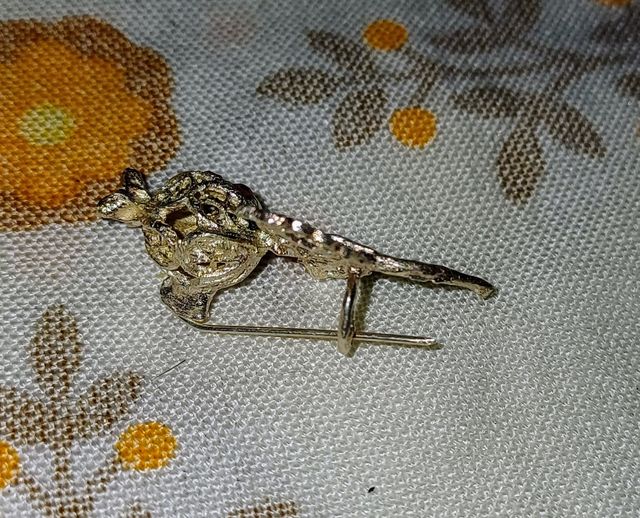 Brochê de prata a flor de romã