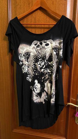 Camiseta de Zara hombro descubierto