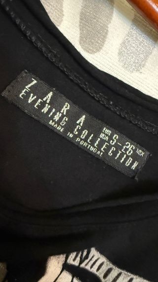Camiseta de Zara hombro descubierto