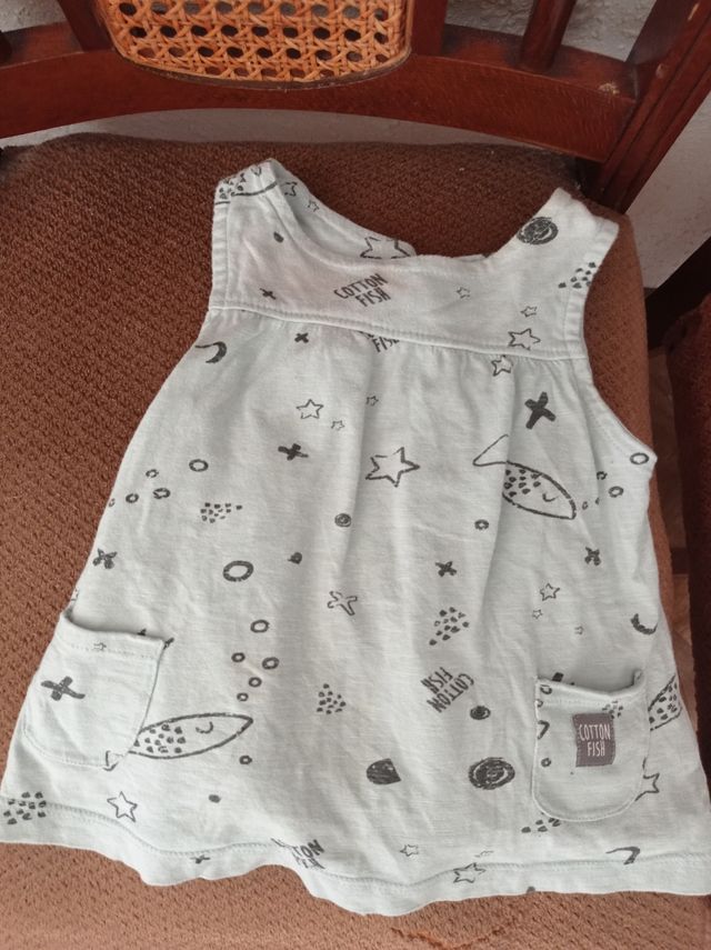 2 vestidos de 6 a 18 meses a 5 euros cada  vestido