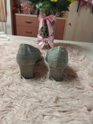 Zapato de tacón cuadrado de Zara