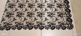 Antigua mantilla de blonda muy grande.