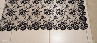 Antigua mantilla de blonda muy grande.