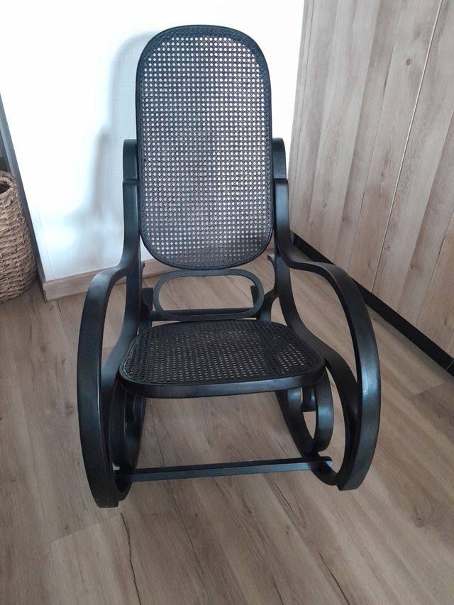 Mecedora antigua restaurada