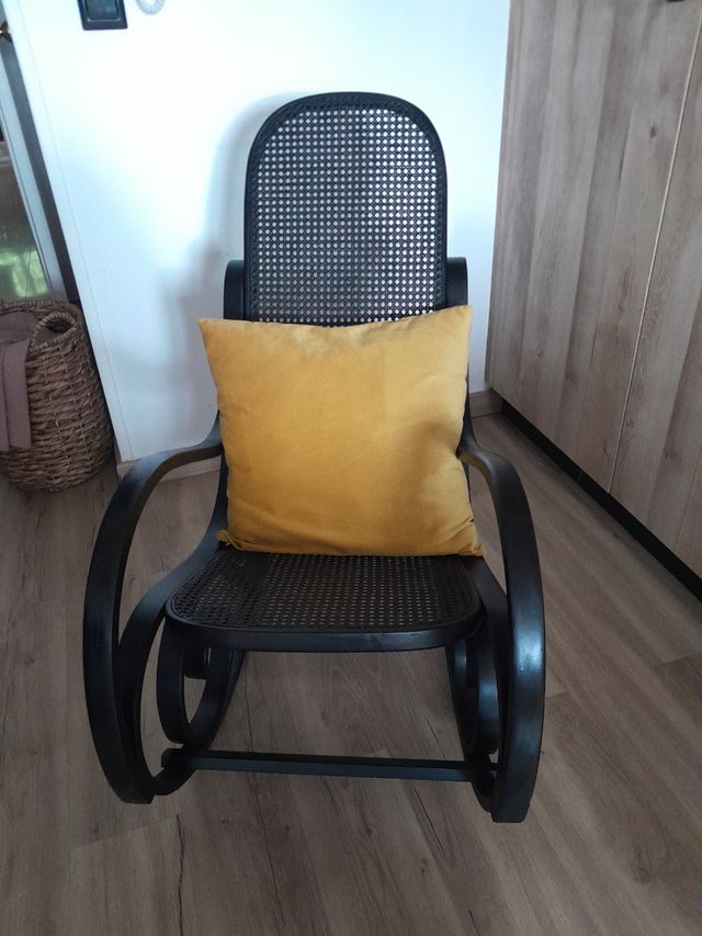 Mecedora antigua restaurada