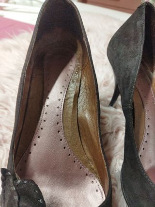 Zapatos de ante marrón de tacón