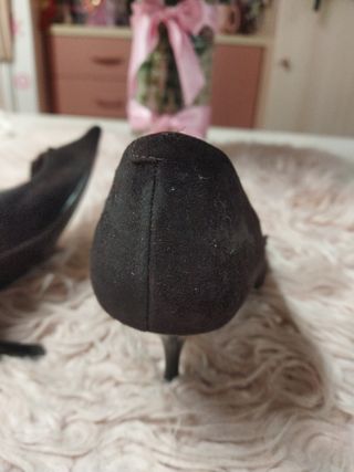 Zapatos de ante marrón de tacón