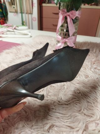 Zapatos de ante marrón de tacón