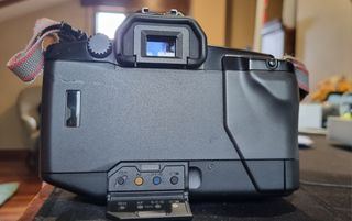 Cámara analógica Canon EOS 650 con Objetivo 35-105