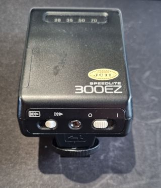 Cámara analógica Canon EOS 650 con Objetivo 35-105