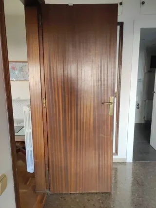 4 Puertas (2 madera lisa + 2 con cristales)