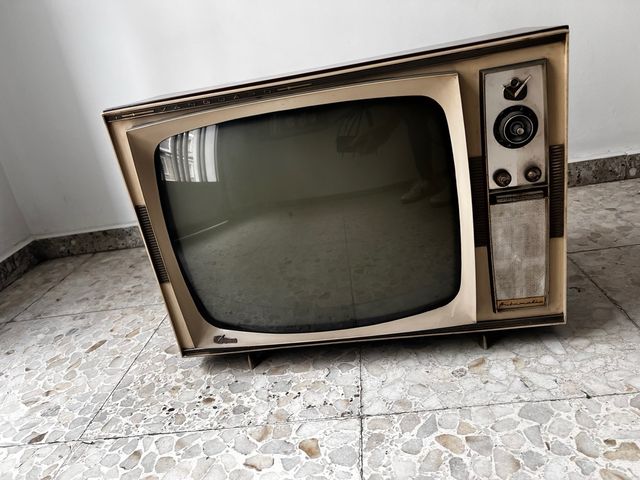Televisor antiguo Vanguard modelo 195