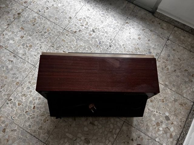 Televisor antiguo Vanguard modelo 195