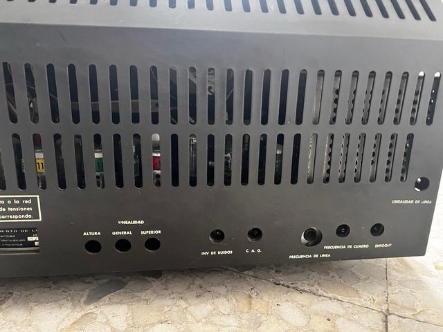 Televisor antiguo Vanguard modelo 195