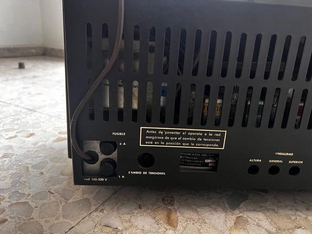 Televisor antiguo Vanguard modelo 195