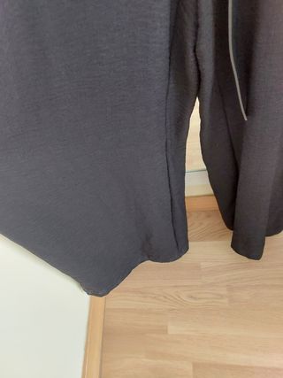 Mono negro pata ancha