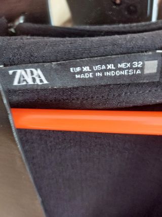 Mono negro pata ancha