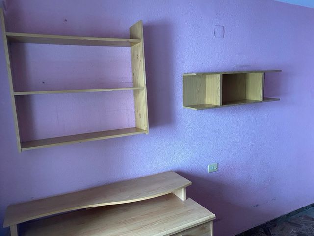 Escritorio con 2 estanterias