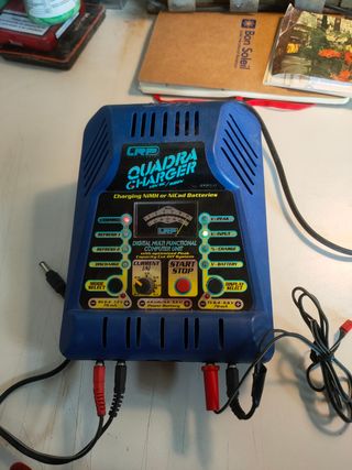 Cargador de batería y comprobador