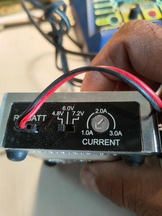 Cargador de batería y comprobador