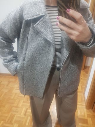 Chaqueta tipo biker color gris talla S