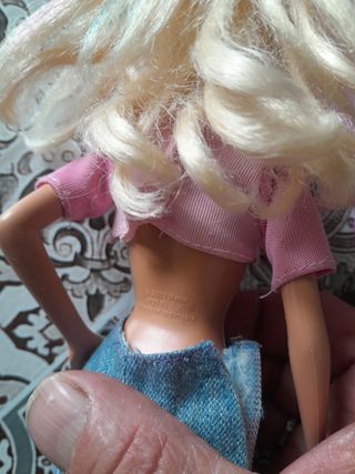 2 Bambole barbie e vestiti usato in buone.