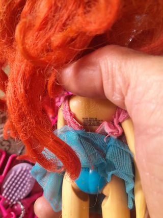 2 Bambole barbie e vestiti usato in buone.