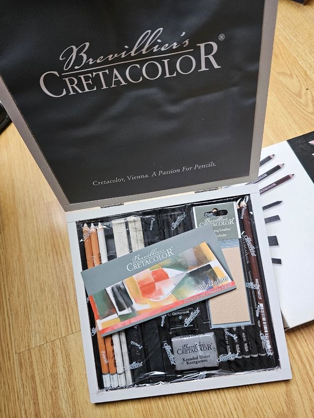 Cretacolor Black and White