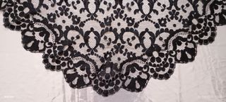 Antigua mantilla de blonda.
