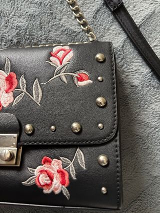Bolso negro flores