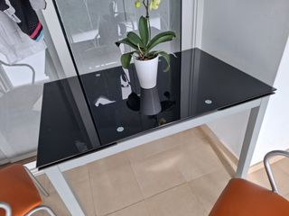 Mesa y sillas Hospitalet 
