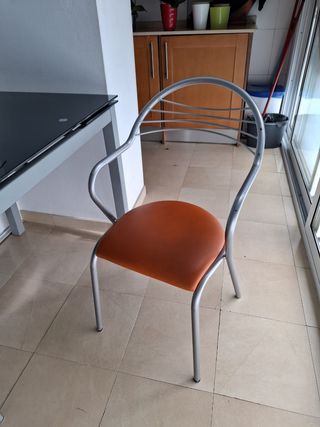 Mesa y sillas Hospitalet 