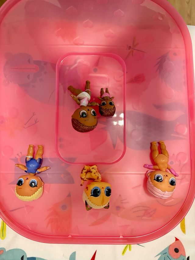 Caja muñecas LOL y accesorios