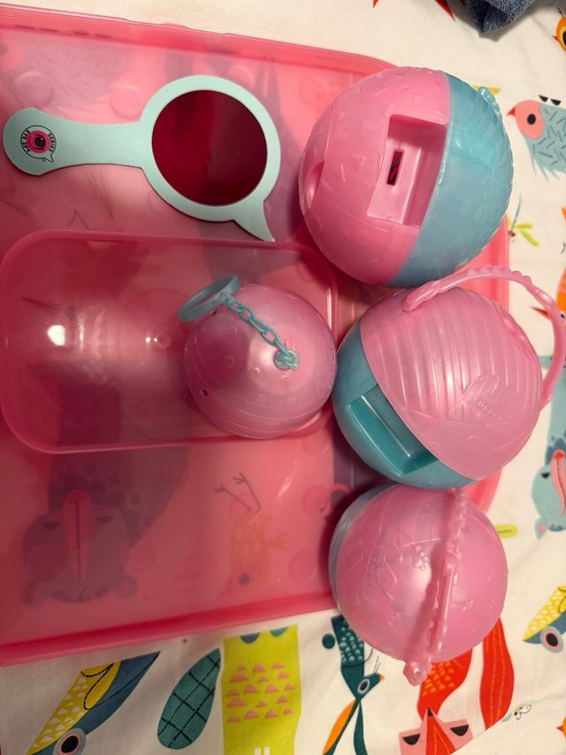 Caja muñecas LOL y accesorios