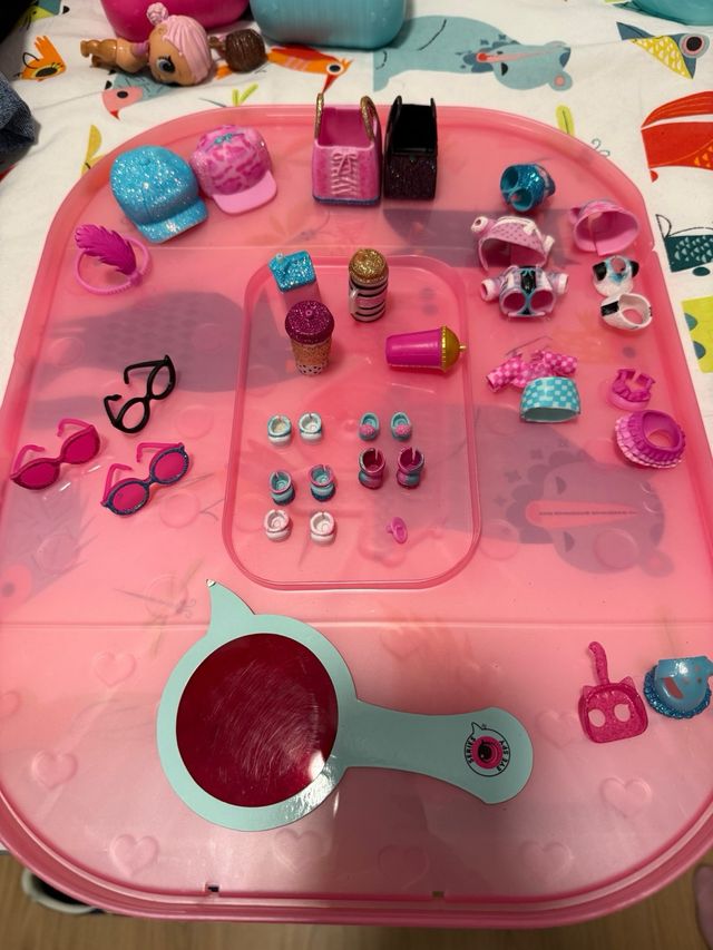 Caja muñecas LOL y accesorios