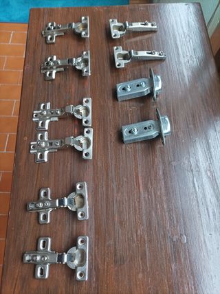 Bisagras muebles cocina