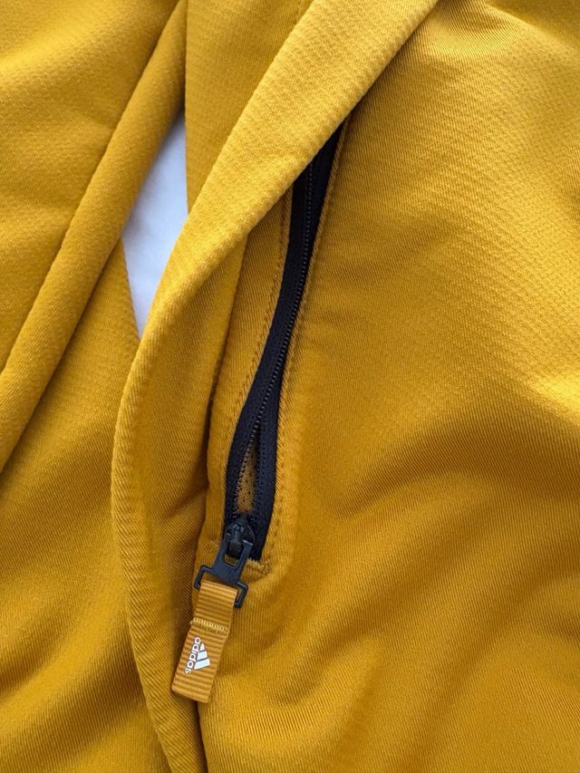 Giacca Adidas senape e nera per 12 anni