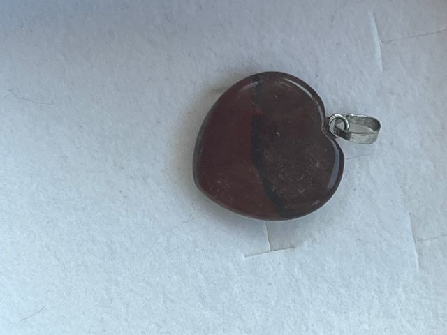 Ciondolo in pietra a forma di cuore