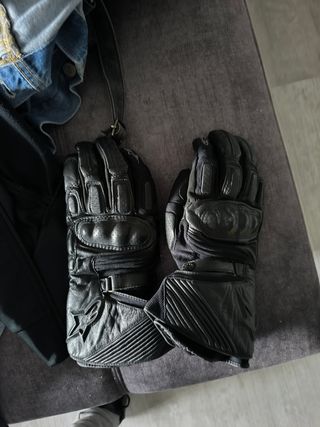 Guantes moto Alpinestars.
