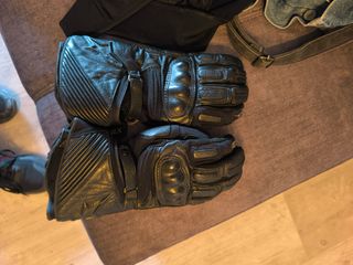 Guantes moto Alpinestars.
