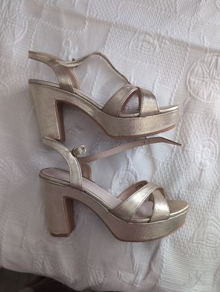 Zapatos tacón plataforma dorados