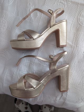 Zapatos tacón plataforma dorados