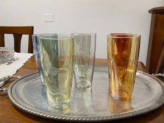 Bicchieri con delicate decorazioni floreali