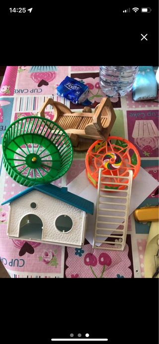 Jaula y juguetes de mascotas