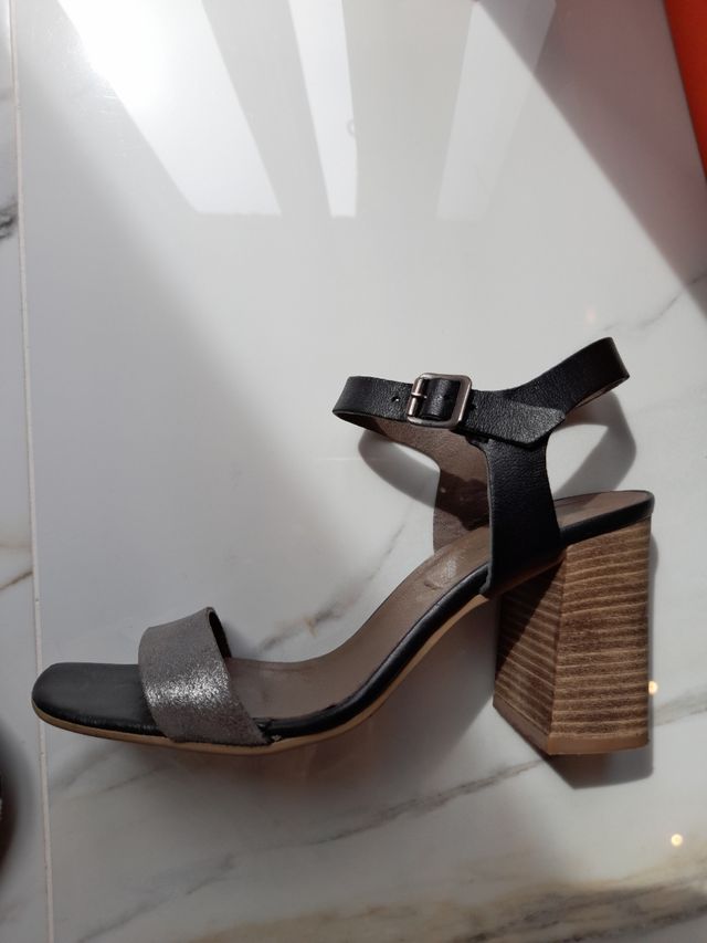 Sandalias tacón CafèNoir