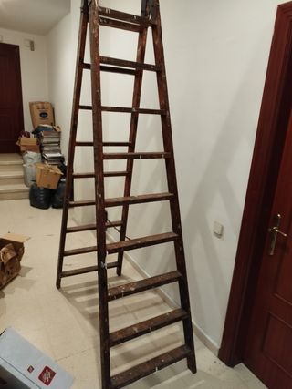 Escalera de madera 