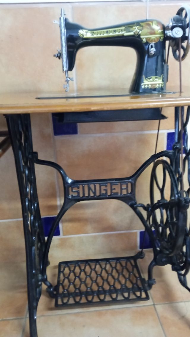 Maquina antigua de coser Singer